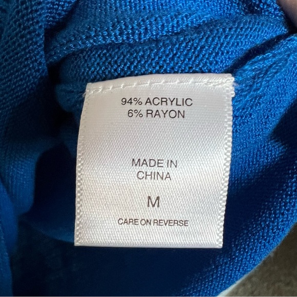 New York & Company Cold Open Shoulder V Neck Lightweight Sweater Size Medium - Picture 4 of 8